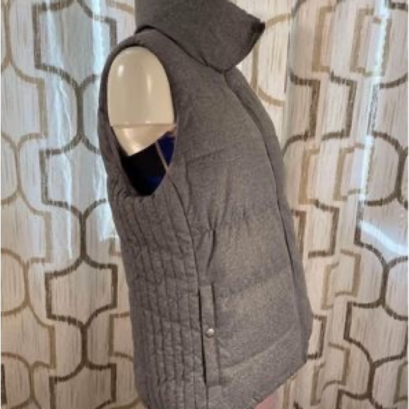 Women’s medium Old Navy fleece lined puffer vest (gray) - Picture 2 of 9